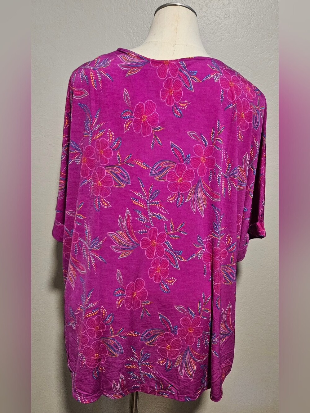 Dear Scarlett Boyfriend V0037 Floral  Short Sleeve Top Magenta Pink Size 2X NWT - Picture 4 of 9